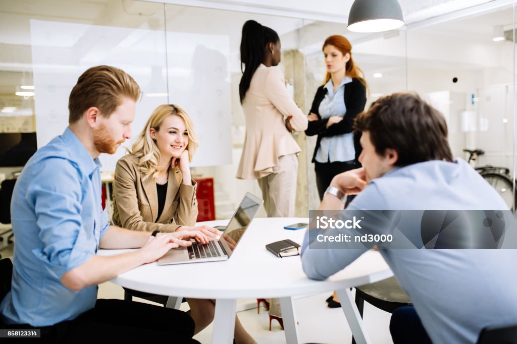 Le monde du travail : une symphonie achevée